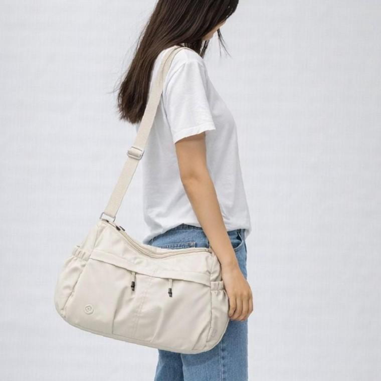 피오니 브리즈 여성 대용량 여행용 메신저백