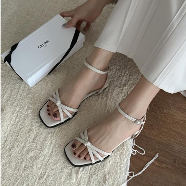 로퍼 샌들 여성슬리퍼 여성샌들 슬리퍼 뮬 스틸레토