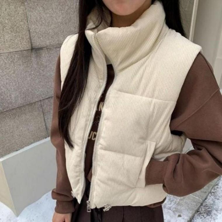 여성 데일리룩 하이넥 숏 골지 캐주얼웨어 꾸안꾸코디 레이어드조끼 체형보정룩 패딩베스트 간절기아우터