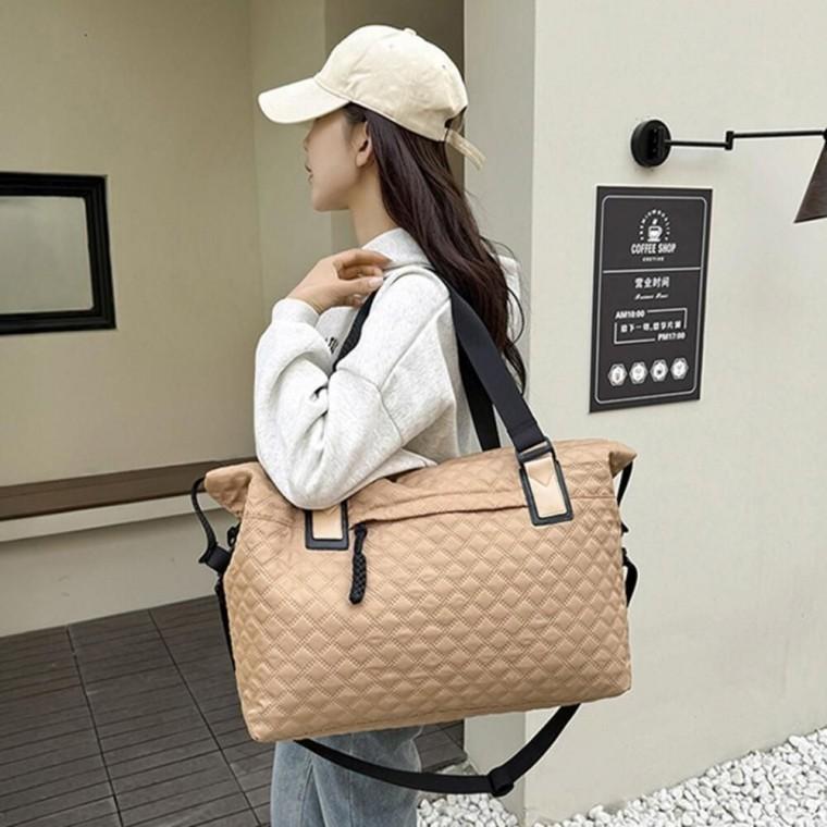 가벼운무게 넉넉한수납력 퀼팅디테일 데일리 보스턴백