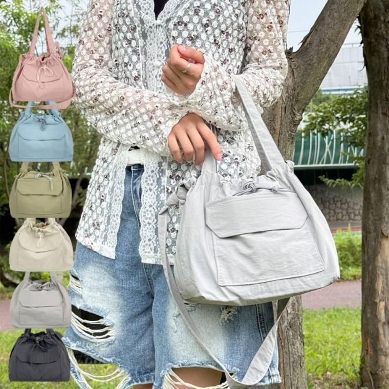 여러 포켓 넉넉한 수납 가벼운 소재 스트랩 포인트 미니 숄더백