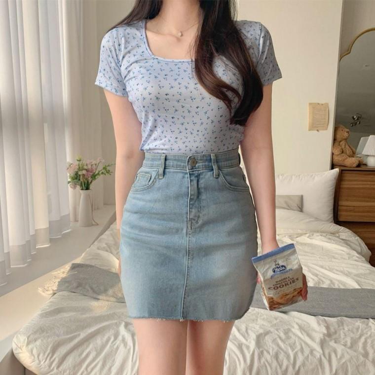 꽃무늬 크롭티 반팔티셔츠 데이트룩 여성 봄 여름 데일리룩 러블리 상의