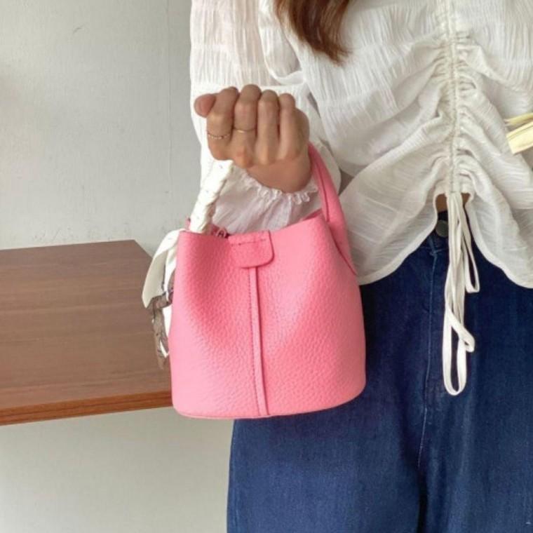 여성 유니크 보조가방 파우치 내장 미니 스카프 레더 가죽 크로스 가방