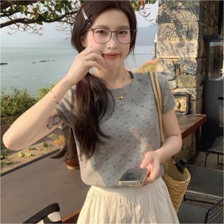 프릴 여름 꽃무늬 데일리 아일렛 여자 2컬러 반팔티 상의
