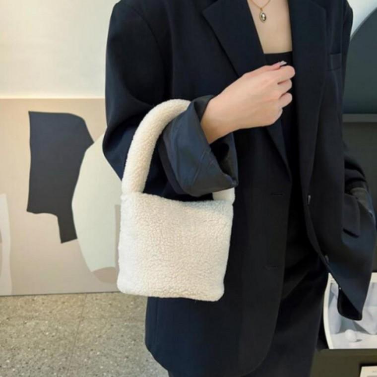 뽀글이 미니 복조리 토트백 4컬러 여성용 겨울 가방 퍼가방 귀여운 파우치백 데일리 미니백 포근한 가죽 핸