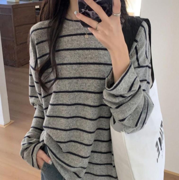 루즈핏 스트라이프 라운드넥 롱슬리브 여성 긴팔 티셔츠