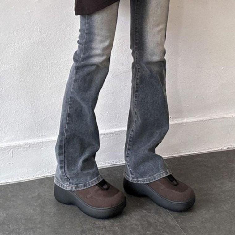 여성 2컬러 볼드한 스타일 쿠션 컴포트 통굽 운동화