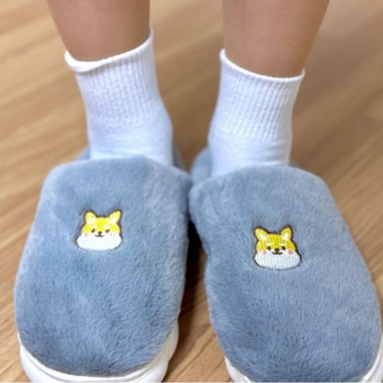 귀여운 강아지 캐릭터 실내 슬리퍼 겨울 따뜻한 거실화 털신 방한용 슬리퍼 귀여운 홈웨어 소품 선물용