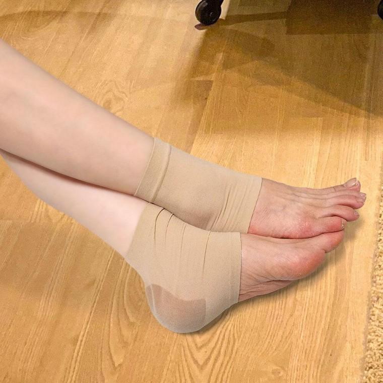 발 뒤꿈치 양말 베이지