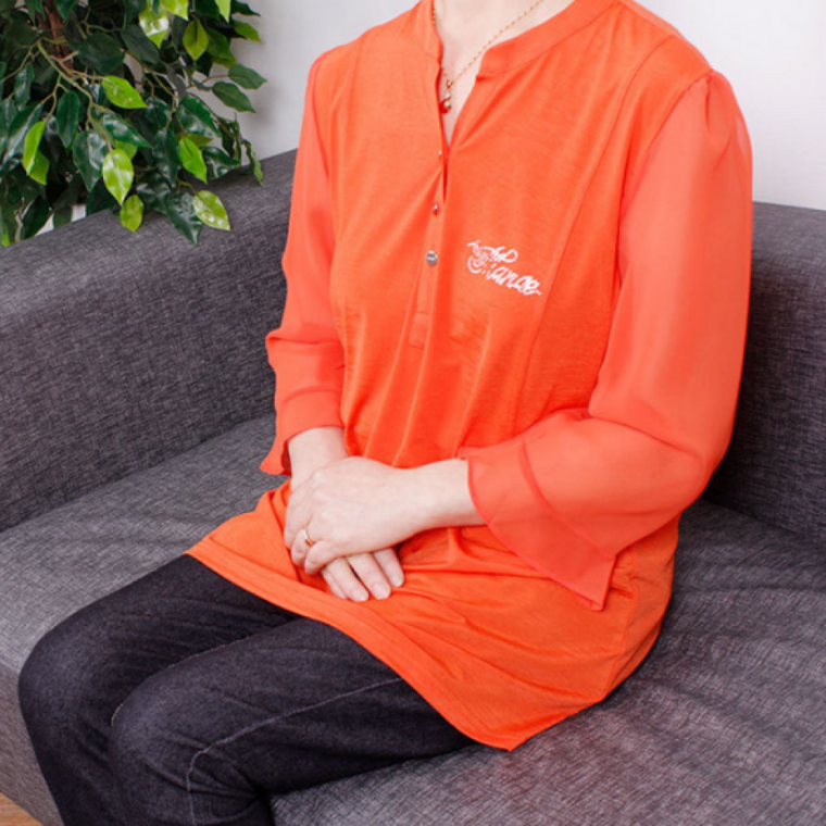 블라우스 어머님 배색 화사한 쉬폰소매 여성 중년여성