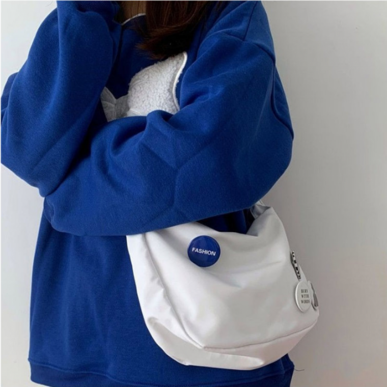 가방 학생 여성 캐주얼 대학생 크로스백 패션 뱃지