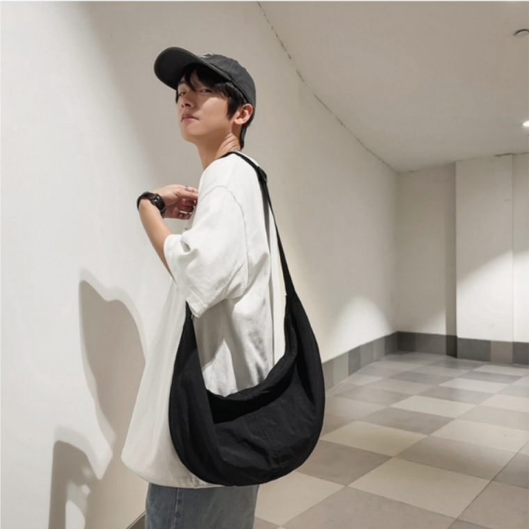 크로스백 숄더백 캐주얼 남녀공용 가방 학생 반달