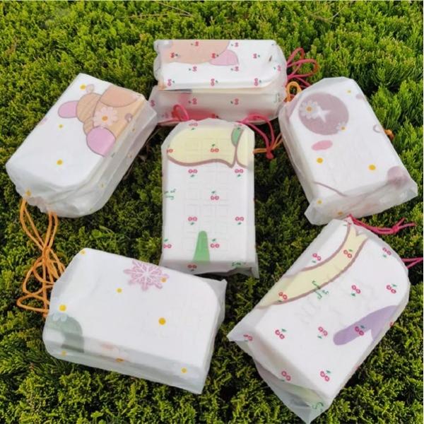 [기회공작소] 캐릭터 접이식 방석 등산 백팩킹 낚시 페스티벌 미니 돗자리 휴대용 방석