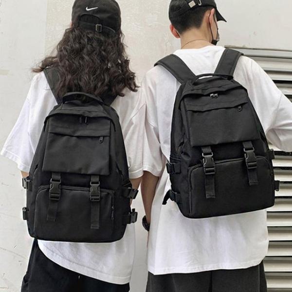 남녀공용 멀티 포켓 수납력 좋은 검은색 가방 백팩