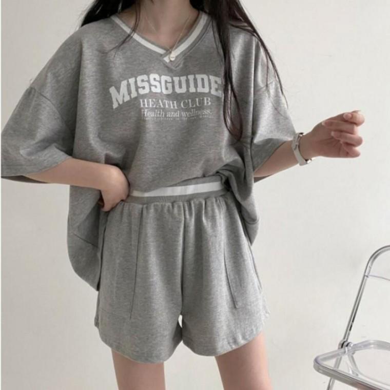 여성 루즈핏 영문 프린팅 브이넥 배색포인트 반팔셋업