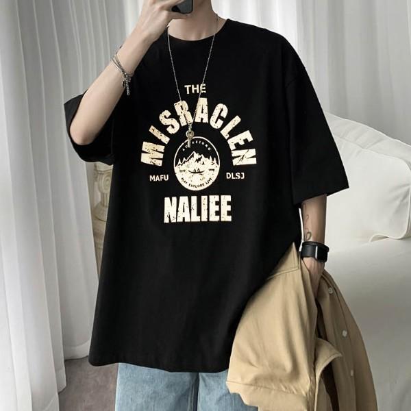 여유로운 핏으로 편안하고 깔끔한 라운드넥 디자인 반팔 티셔츠 캐주얼한 분위기 여름 패션
