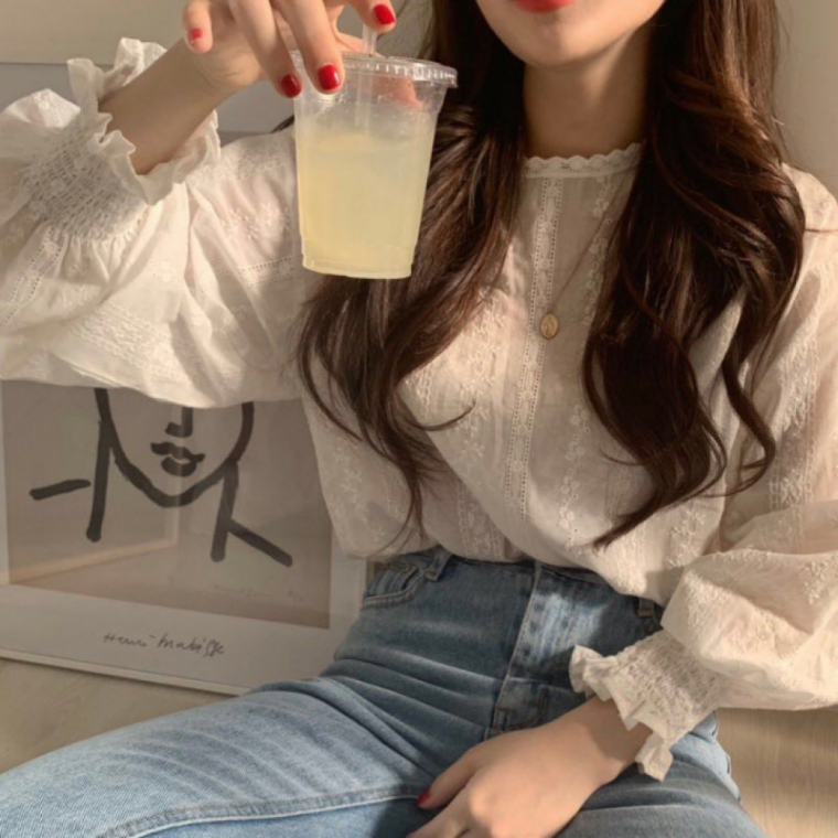 여성 펀칭 프릴소매 레이스 얇은 긴팔 블라우스 청순