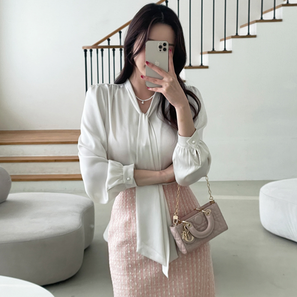 블리일리 화이트 쉬폰 셔츠 리본 스카프 타이블라우스 셔링 봄 하객룩 출근룩