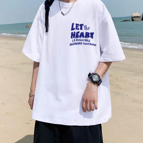 나들이 여행용 데일리룩으로 추천 라운드넥 부드럽고 가벼운 남성 반팔티 밋밋하지 않은 텍스트 포인트