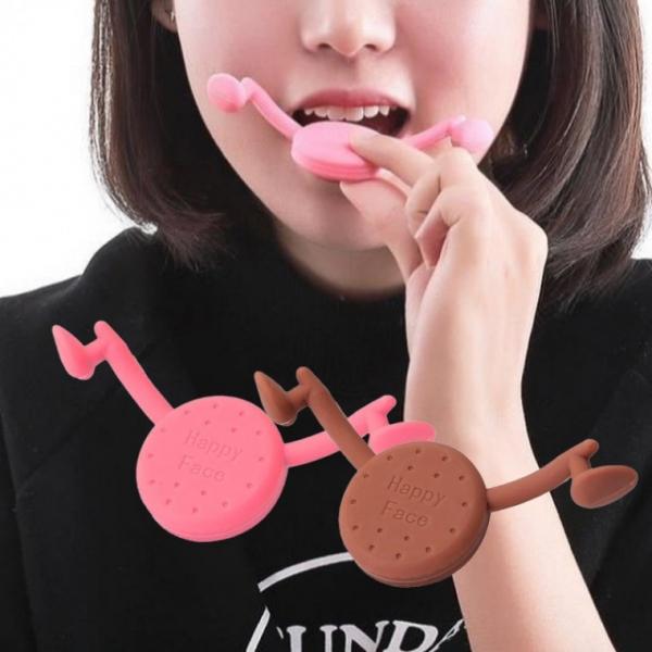 미소 연습 입꼬리 올리는 얼굴 근육 교정 트레이너