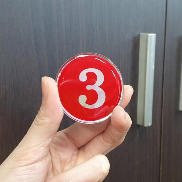 1P 원형 48mm 에폭시 번호판 레드 1-50
