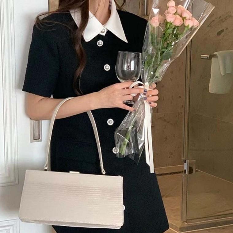 여성 클래식 하객룩 진주버튼 배색 카라 작은원피스