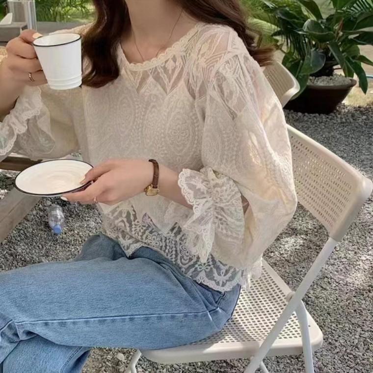 펀칭 시스루 여리 퍼프 레이스 블라우스
