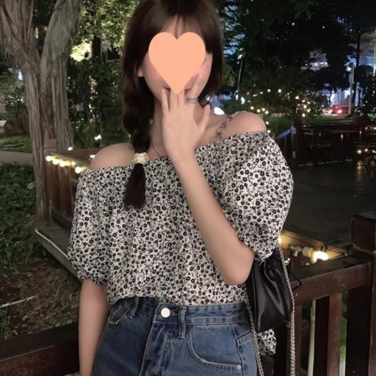 잔플라워 패턴 시원한 오프숄더 디자인 여성 블라우스