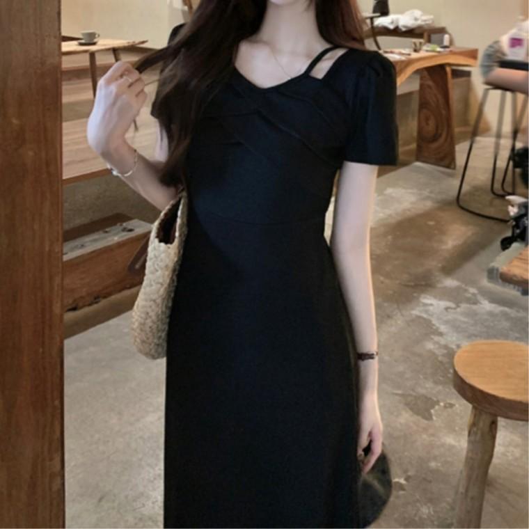 여행룩 캐주얼코디 패피스타일 셔링 슬림핏 바캉스원피스 블랙 반팔원피스