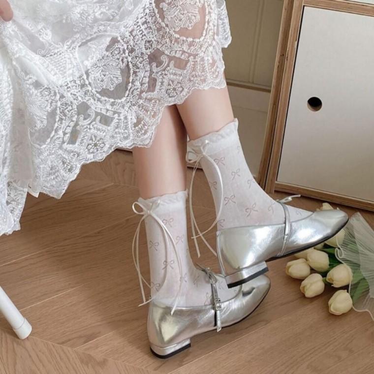 리본모양 펀칭 패턴 발레코어 리본끈 포인트 중목양말