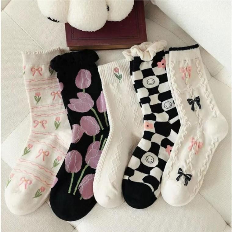 귀여움과 개성 살려주는 자수패턴 프릴 중목 패션양말