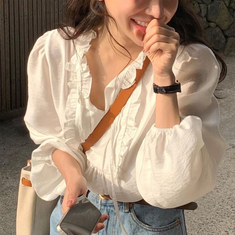 [위드기프트] 화이트 밀키 로맨틱 리본 프릴 블라우스