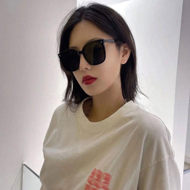남녀구분 없이 트랜디하고 편안하게 착용가능한 라운드 편광 선글라스 패션 썬글라스