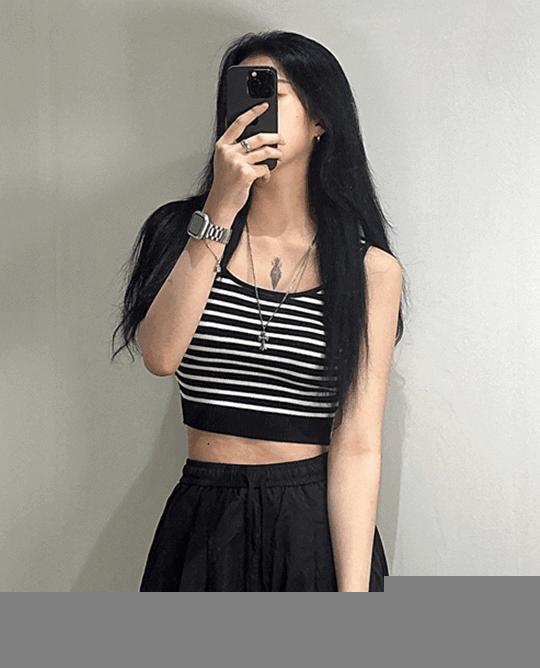여성 스트라이프 민소매 나시 크롭 티 니트 단가라 슬리브리스 여자 여름 이너 레이어드 골지 배색 티셔츠