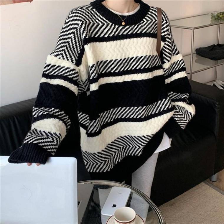 웨이브 보카시 스트라이프 니트