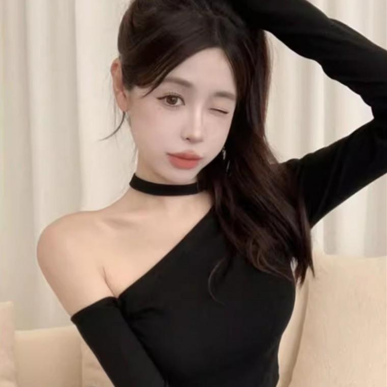 오프숄더 초커 크롭 티셔츠