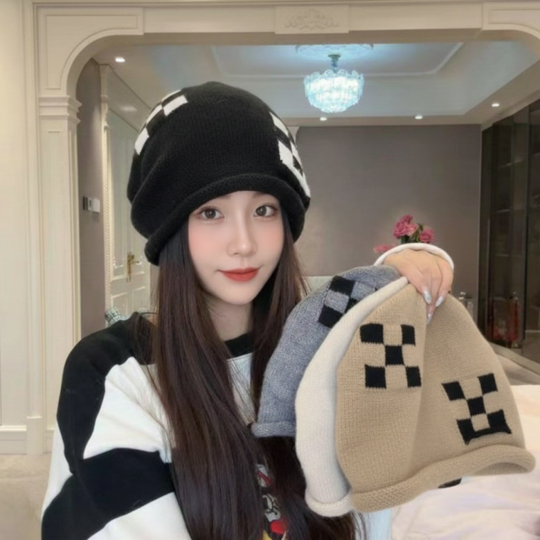 루즈핏 체크 따뜻한 귀보호 패션비니 니트 백리본 포인트 모자