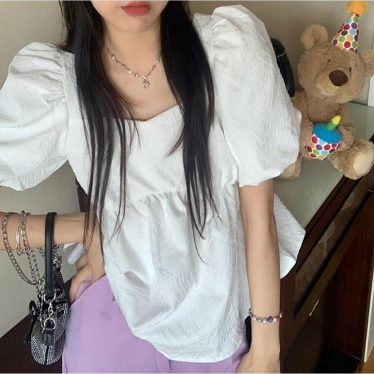 스퀘어넥 입체적 패턴 퍼프소매 포인트 반팔 블라우스
