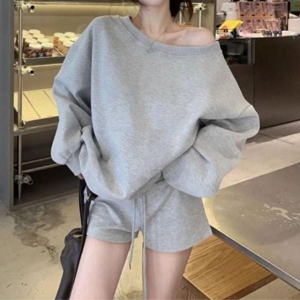 루즈핏 오프숄더 맨투맨 티셔츠
