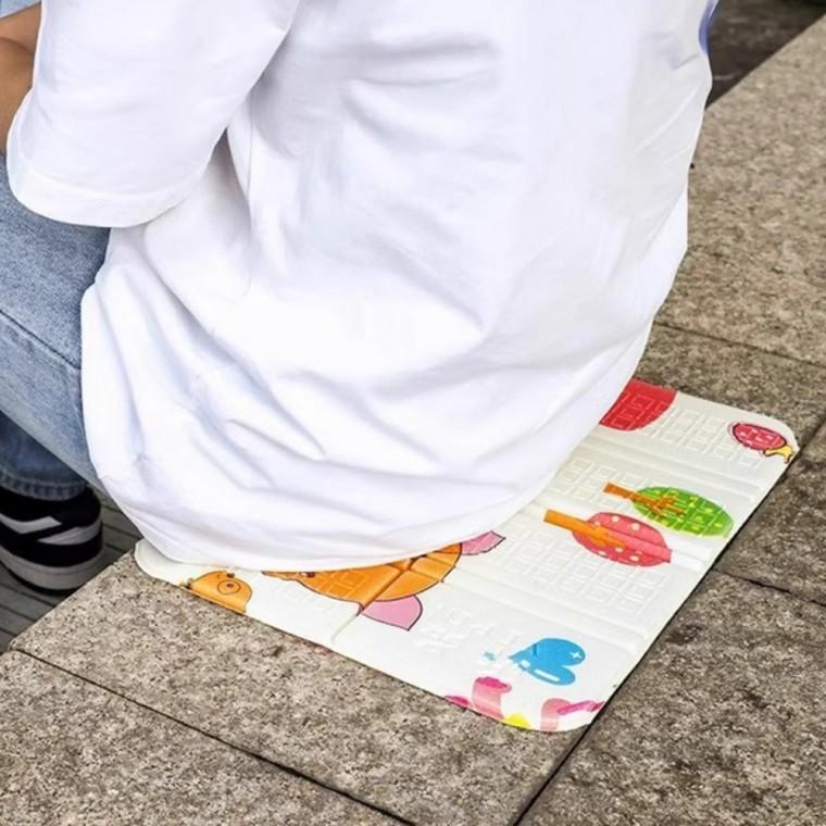 [큰손할인] 캐릭터 접이식방석 휴대용 경량 미니 야외용 콘서트 1인용 피크닉매트 등산 낚시 캠핑 깔개