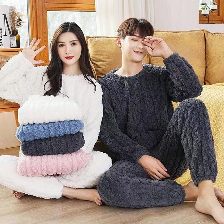 [싸더라] 겨울 꽈배기 극세사 커플 수면잠옷 상하세트 포근한 홈웨어 보들보들 수면파자마 겨울잠옷 홈웨어