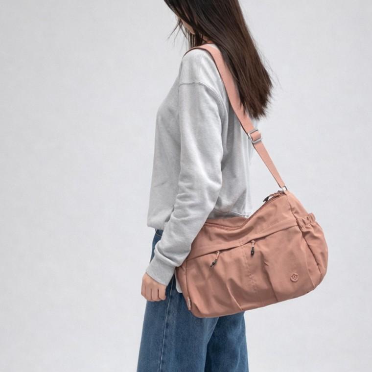 피오니 브리즈 크로스백 여성 대용량 여행용 메신저백