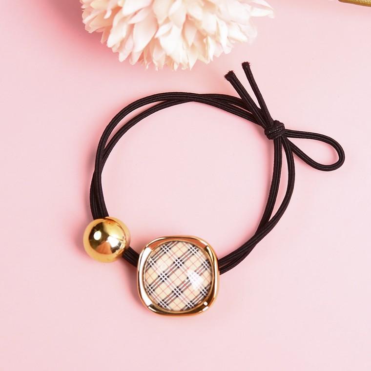 베이지 체크 버튼 머리끈 헤어밴드