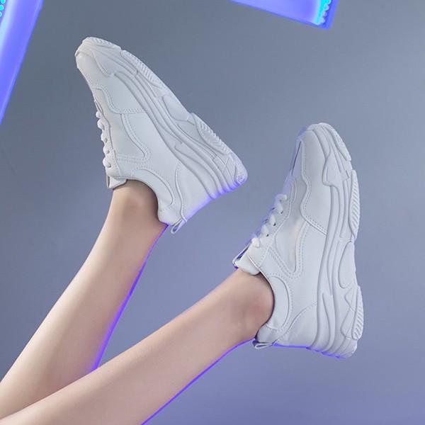 심플 디자인 원컬러 화이트 여성 어글리 슈즈 D8800