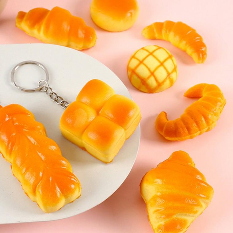 리빙러빙 빵 모양 키링 말랑이 스퀴시 말랑 소금빵 식빵 크로와상 크루아상 메론빵 베이커리 음식