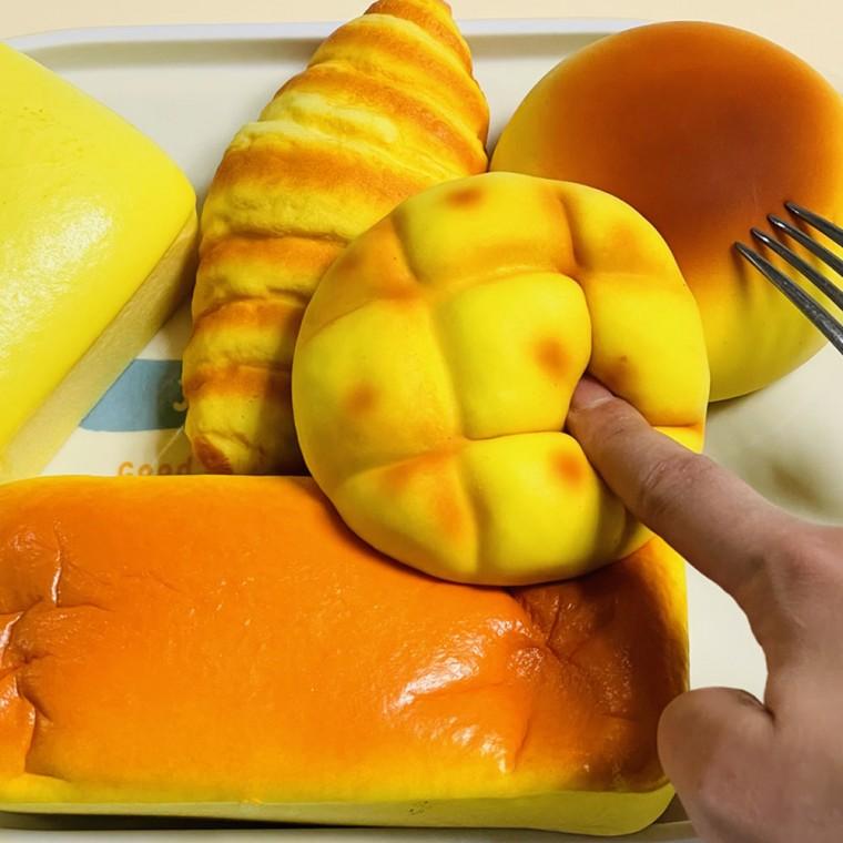 베이커리 빵 스퀴시 카스테라 치즈빵 말랑이 크로와상 메론빵 찐득이 주물럭 빵모양 쫀득 쫀득한 스트레스