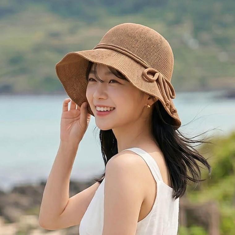 여성 여름 세련 나들이 바닷가 휴양지 바캉스 모자 리본 디테일 챙