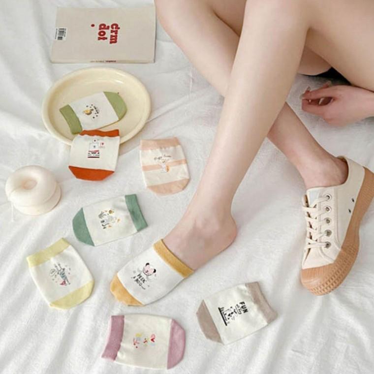 귀여운 디자인 발바닥 실리콘 처리 논슬림 하프 양말 교복 스포츠 페이크 삭스 가을 학생