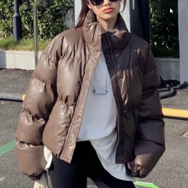 윈터 패딩 유광텍스처가 고급스러운 느낌을 더해주어 캐주얼부터 트렌디룩까지 자연스럽게 어울리는 숏점퍼