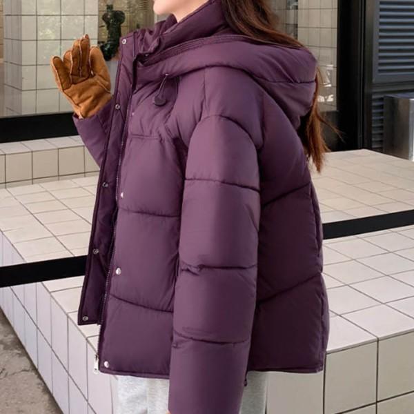 윈터 숏패딩 목부분까지 감싸주는 디자인으로 따뜻함을 더해주는 베이직한 매력의 여성 점퍼
